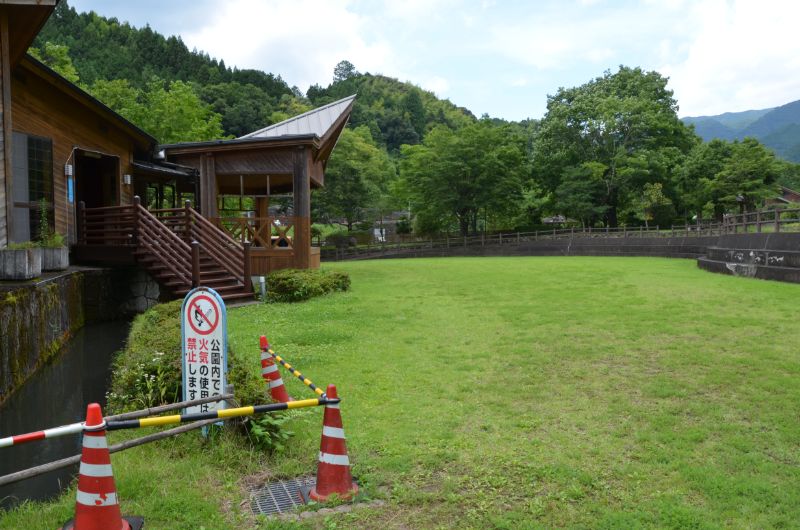 棚田親水公園の河川プールで水遊び 滑り台やソフトクリームを満喫 ぷくとこ